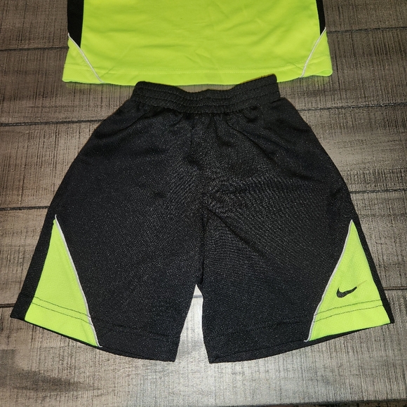 Nike Set - Picture 2 of 9